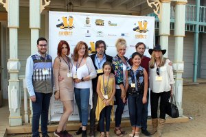 En Tabernas, hijos y familiares de Fernando Sancho con el alcalde y director del AWFF.