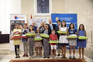 Los pequeños ganadores durante la entrega de premios