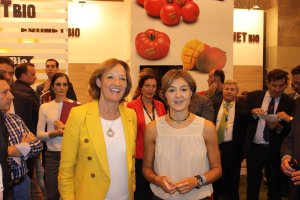 La ministra y la consejera andaluza de Agricultura, juntas en la inauguración de Fruit Attraction