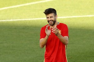 Piqué entrenando con la Selección.