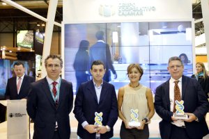 Foto de familia de los galardonados.