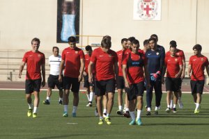 Corona, a la izquierda, en el entrenamiento.