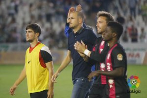 Días de vino y rosas para Soriano tras salvar al Almería.