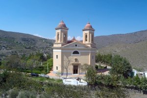 El Santuario de Tices data de 1800 y se encuentra a 5 kilómetros de Ohanes.