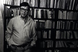 El origen del proyecto se remonta a 2015, coincidiendo con el decimoquinto aniversario de la muerte del poeta.