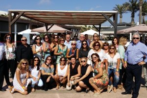 Parte de la gran familia del Europa Óptica Almería.