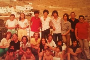 Isabel Solá y el resto de voluntarias en Macael en julio de 1981.