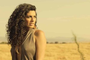 Nya de la Rubia, en una imagen del videoclip de "Mar de plástico".