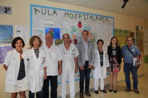 Foto en familia realizada durante la visita.