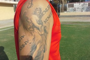 Tatuaje dedicado a sus padres.