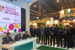 El alcalde de El Ejido y el concejal de Agricultura en uno de los actos organizados en la pasada edición de Fruit Attraction.