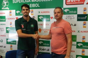 El nuevo jugador con una de las glorias de Unicaja Almería.