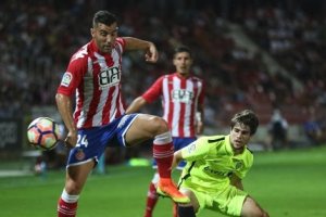 El Almería empató en Girona en igualdad numérica.