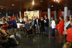 El alcalde de El Ejido, Francisco Góngora, esta mañana, en la recepción a los asistentes que han participado en los actos organizados por el ayuntami