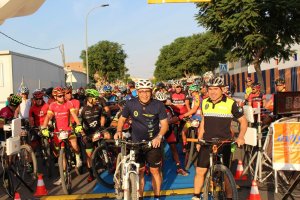 Participantes del MTB con Domingo Fernández al frente.