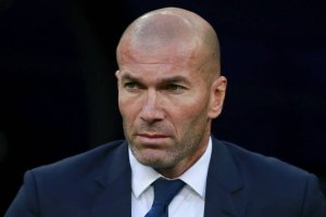 Zidane quiere zanjar la polémica por el cambio de Cristiano.