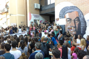 Concentración a las puertas del conservatorio.