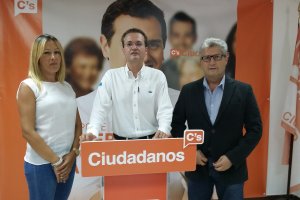 Imagen de los concejales de Ciudadanos en el Ayuntamiento de Roquetas de Mar