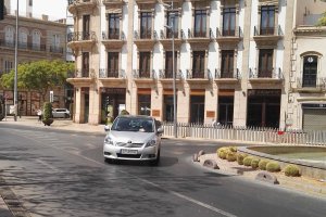 Imagen del Paseo de Almería a la altura de Puerta de Purchena.
