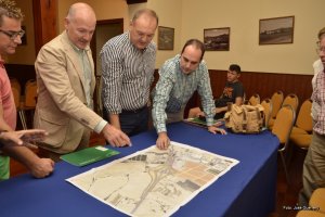 Momento de la visita del delegado al municipio