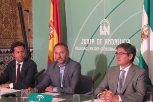 Francisco Góngora, alcalde de El Ejido, Miguel Tortosa, delegado territorial de Economía e Innovació