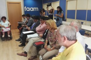 Parte de los asistentes a la reunión de ayer.