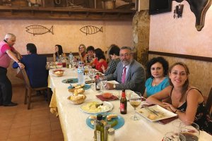 celebración para despedir al eterno director del IES Martín García Ramos, Francisco Torrecillas, rodeado de amigos y compañeros en la que no faltaron