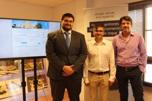 El concejal Francisco Gutiérrez destaca la labor que se hace desde la Oficina Virtual de Roquetas de Mar.