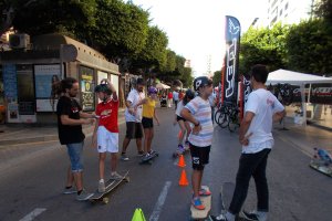 Entre las propuestas se encuentra el desplazamiento en monopatín.