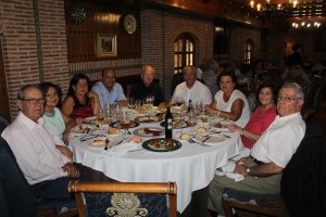 Francisco López, Francisco Marín Lupión, homenajeado; Esteban Belmonte, consiliario; Juan Salvador, actual hermano mayor; Felipe Gómez y las respecti