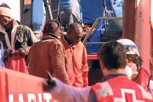 Llegada de los supervivientes al Puerto de Almería en diciembre de 2014