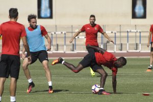 Pape Diamanka en el entrenamiento de este jueves.