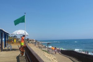 Playa de Mojácar que amplía sus temporada hasta el martes que viene.