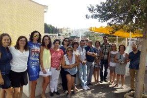 Miembros del claustro y de la asociación de padres de alumnos del colegio Virgen del Saliente.