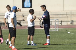 Casto hablando con el doctor Berenguel.