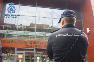 Un agente de la Policía Nacional.