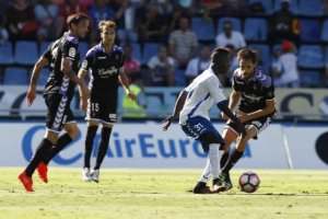 El nuevo jugador chicharrero ante el Valladolid.