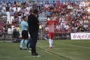 Los aficionados del Almería se merecen un platico de jamón.
