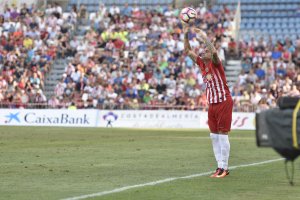 Nano en un saque de banda.