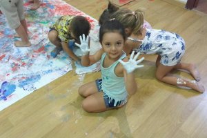 Manualidades, cuentacuentos, juegos, Yoga en El Búho Lito