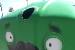 Uno de los contenedores decorados para los días de Feria.