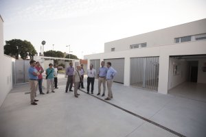 Visita del alcalde y el concejal de vivienda a una de las VPO recién acabadas en la Vega de Acá.