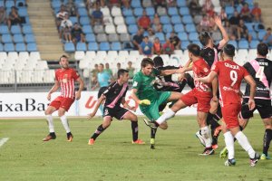 Julián Cuesta en la jugada en la que subió a rematar.