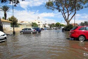 Imágenes como ésta es lo que quiere evitar el Ayuntamiento de Roquetas con esta obra.