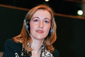 Imagen de Mabel Salinas en su escaño en el Parlamento Europeo cedida por La opinión de Almería.