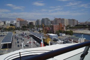 Un nuevo crucero hace hoy escala en Almería.