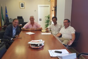 Reunión del equipo municipal con representantes de Megafood S.A. tras el acuerdo.