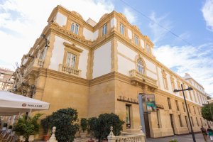 Fachada del Teatro Cervantes.