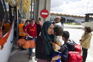 Refugiados sirios aterrizan en el Aeropuerto de Barajas procedentes de Grecia, en una imagen del 30 de mayo