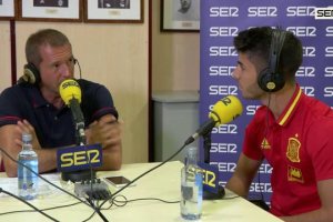 Manu Carreño con la nueva estrella del Real Madrid.